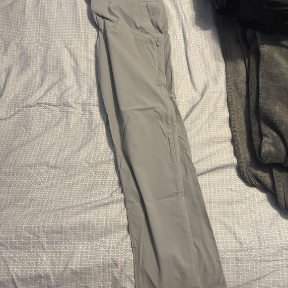 Commission Classic-Tapered Golf
Pant 32" length Rhino Grey Size 31 waist - Picture 4 of 5